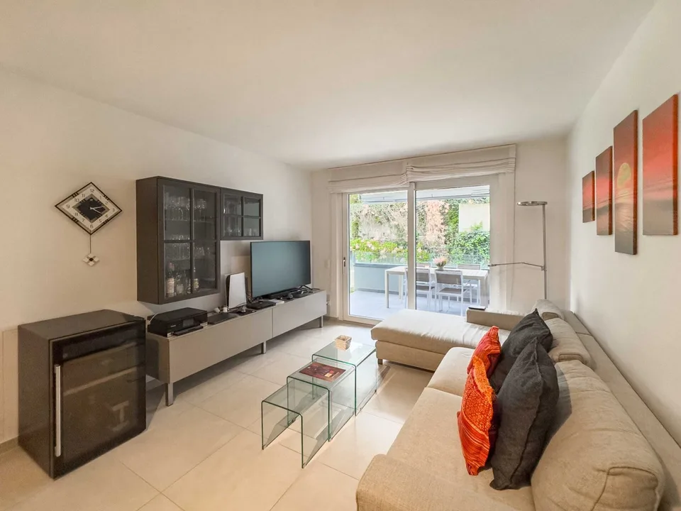 For income or private use, very new, elegant 2.5-room apartment with private garden