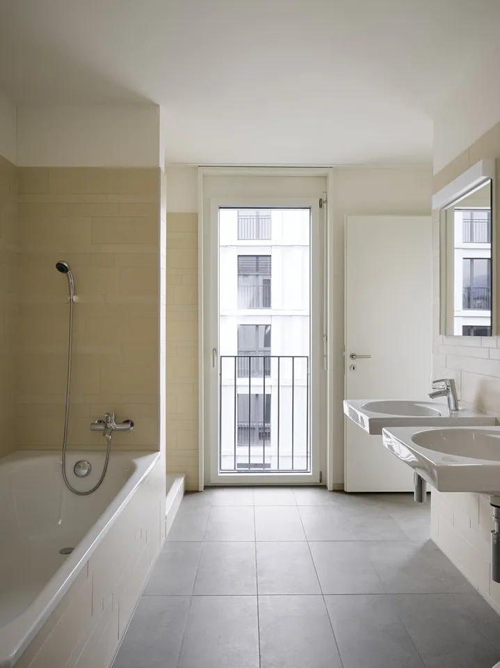 Habitation spacieuse avec deux loggias