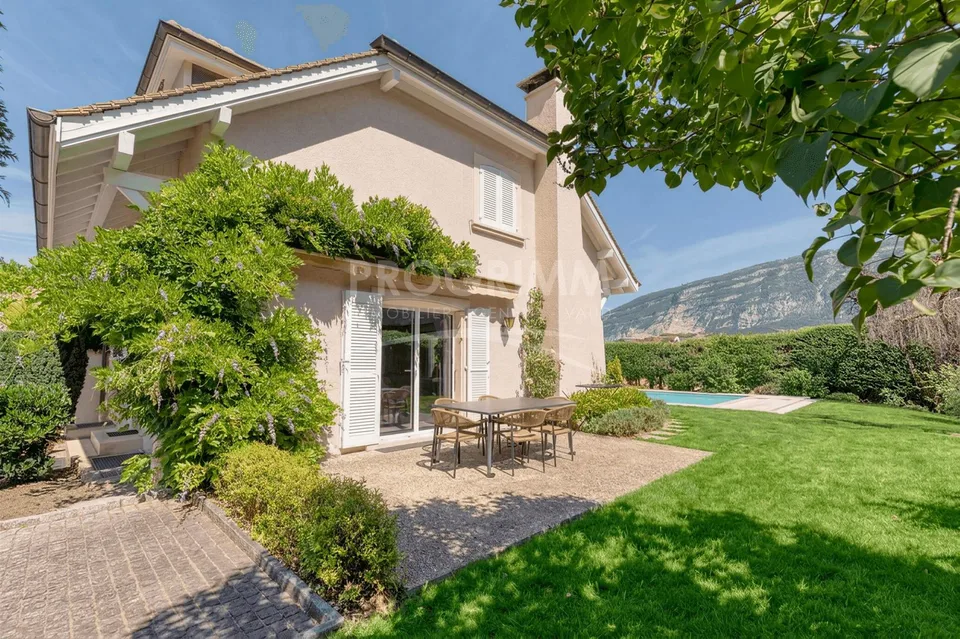 Villa meublée tout compris - 3 chambres - Grandes pièces sous-sol - Tout compris - Jardin et piscine