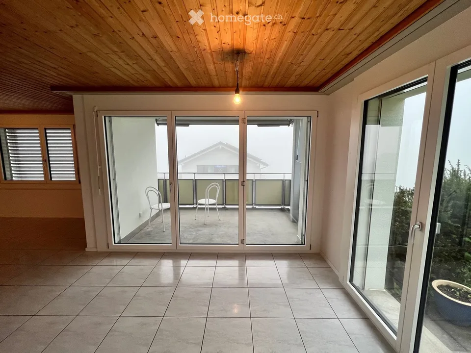Appartement lumineux 4.5 pièces avec balcon et accès au jardin à Menzberg