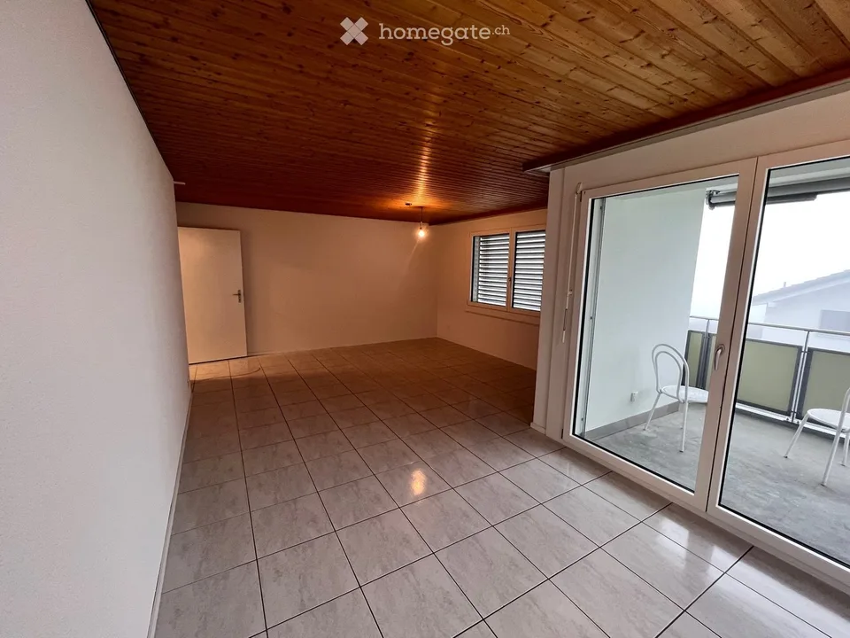 Appartement lumineux 4.5 pièces avec balcon et accès au jardin à Menzberg