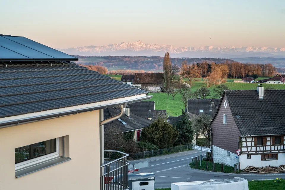 Grosszügiges Neubauhaus mit Einliegerwohnung in Panoramalage – Helsighausen (TG)