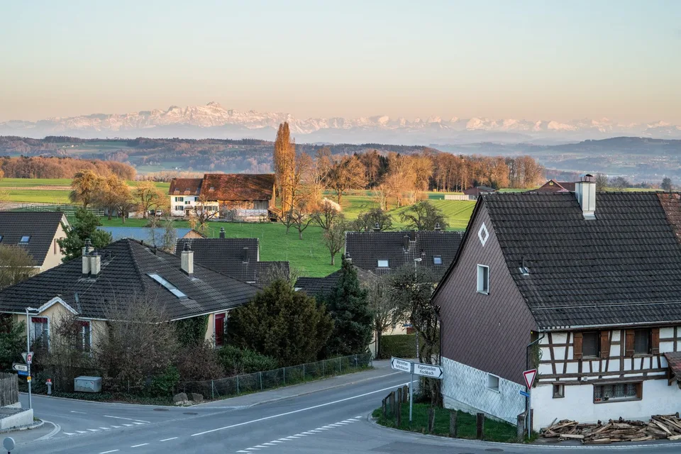 Grosszügiges Neubauhaus mit Einliegerwohnung in Panoramalage – Helsighausen (TG)