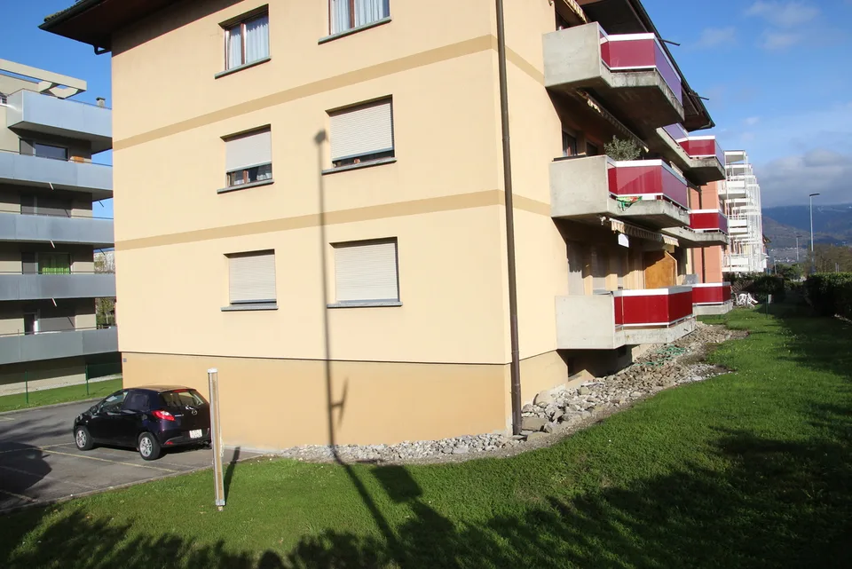 Apartment of 4.5 rooms 110 m2 with cellar, garage and parking space