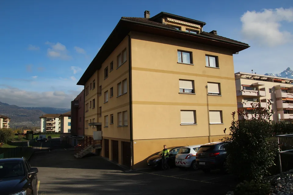 Apartment of 4.5 rooms 110 m2 with cellar, garage and parking space