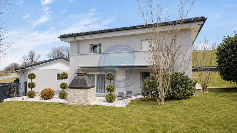BELLE VILLA INDIVIDUELLE RÉNOVÉE AVEC GRAND TERRAIN ET VUE DÉGAGÉE