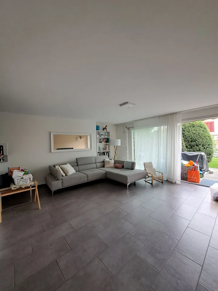 Appartamento luminoso di 4,5 locali al piano terra a Ettingen – adatto alle famiglie e situato in zona tranquilla