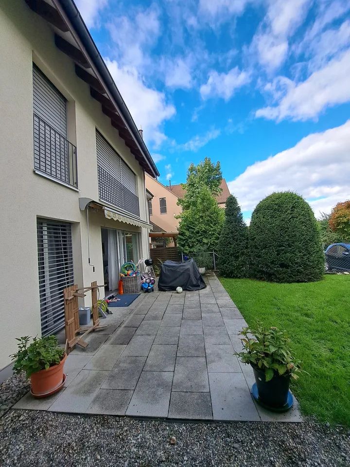 Appartamento luminoso di 4,5 locali al piano terra a Ettingen – adatto alle famiglie e situato in zona tranquilla