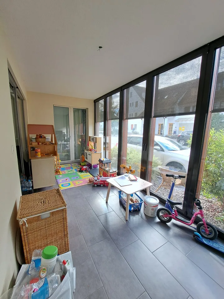 Appartamento luminoso di 4,5 locali al piano terra a Ettingen – adatto alle famiglie e situato in zona tranquilla