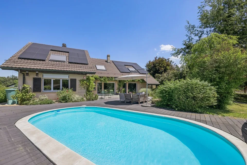 Maison familiale avec piscine et appartement indépendant