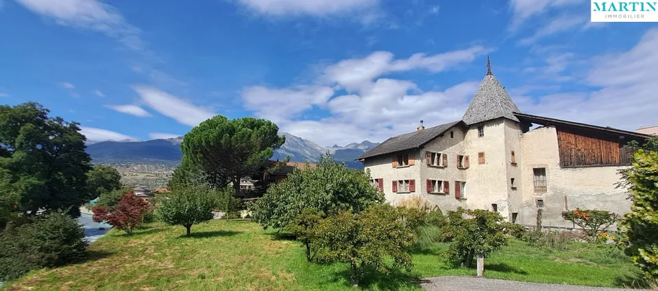 IN VENDITA - BRAMOIS: Di fronte al ponte storico, 4.5 locali con giardino