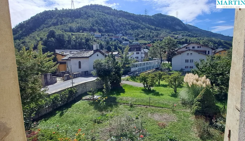 IN VENDITA - BRAMOIS: Di fronte al ponte storico, 4.5 locali con giardino