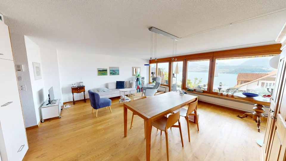 2.5-Room Apartment with Lake View in Gunten