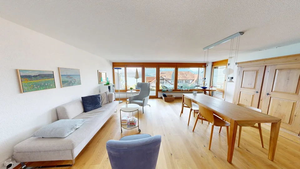 2.5-Room Apartment with Lake View in Gunten