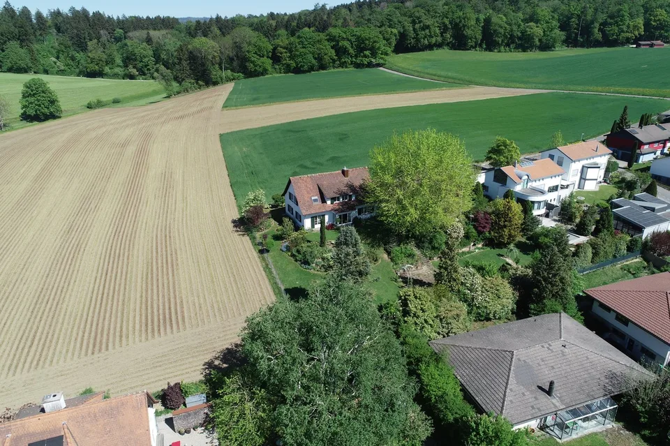 8.5-Zimmer-Landhausvilla an bester Aussichtslage mit grossem Garten