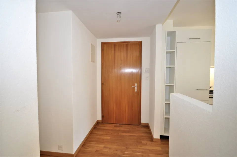 Appartamento moderno 2.5 locali con balcone – situato in zona tranquilla a Muttenz