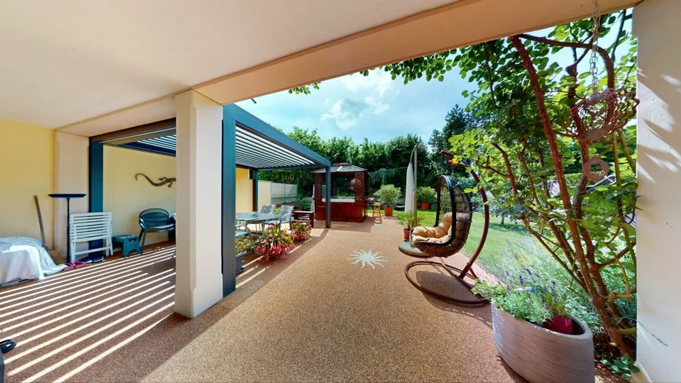 Sun, Garden & Whirlpool - A Home to Fall in Love with!