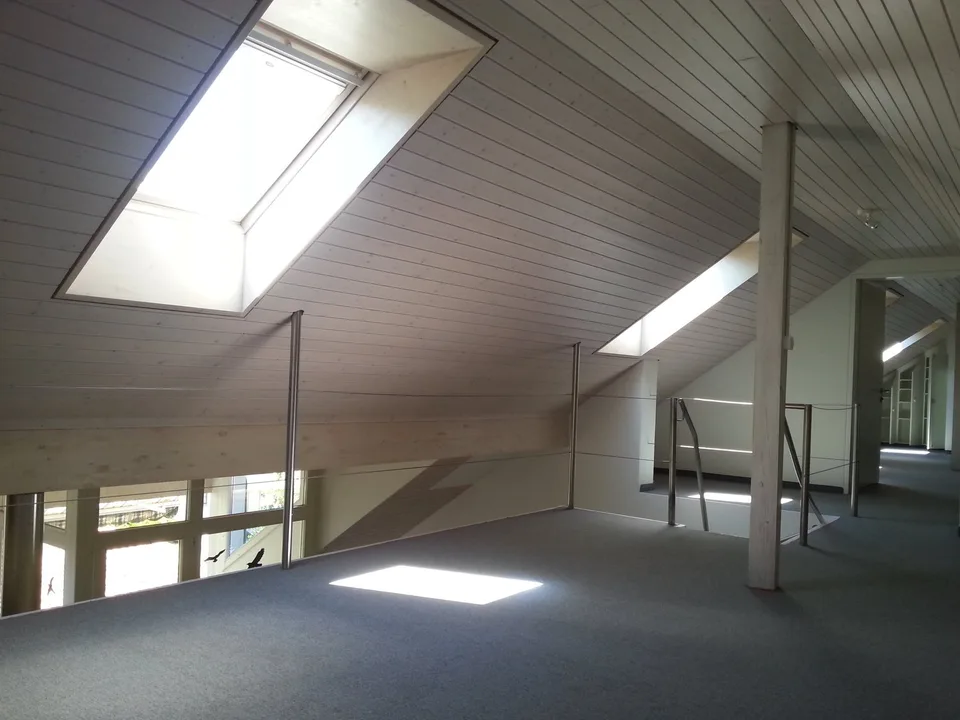 Bright sunny apartment with balcony (no lift), date by arrangement