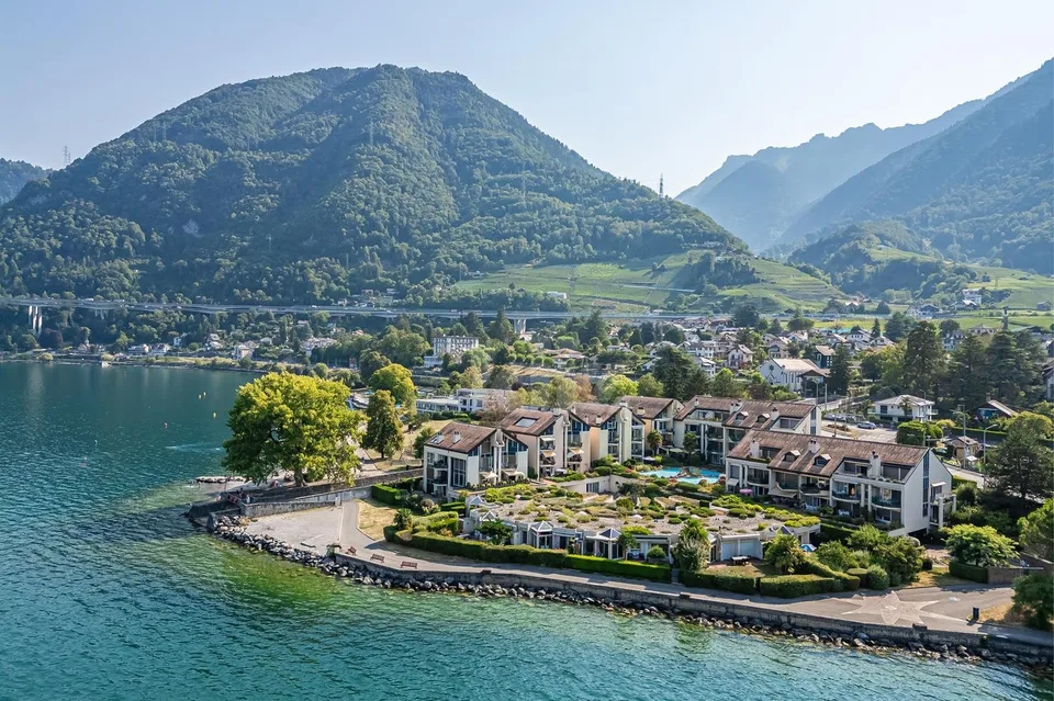Bel appartement en front de lac avec accès plage