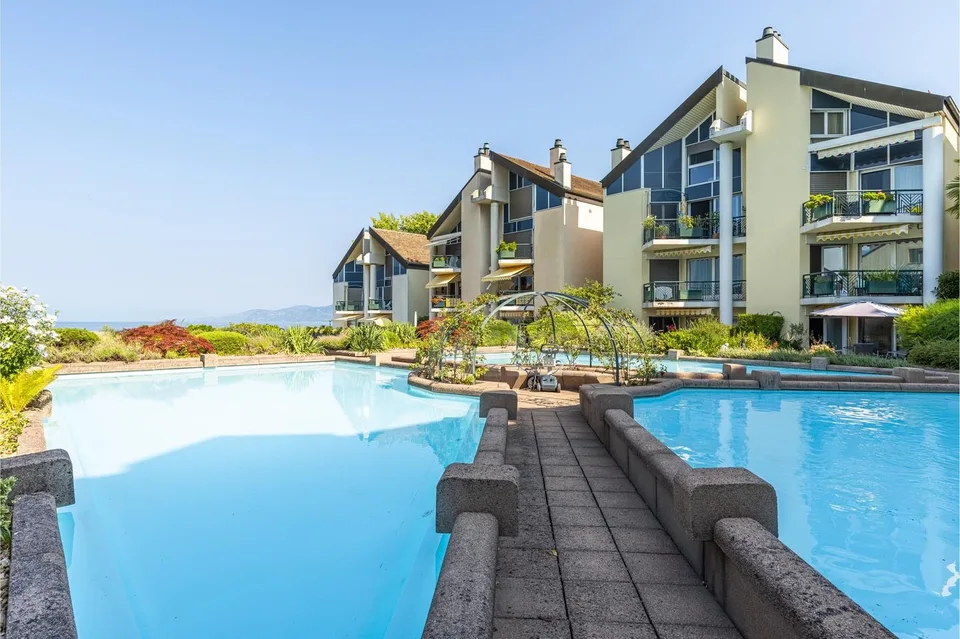 Schönes Apartment direkt am Seeufer mit Zugang zum Strand – Foto 11 von 13