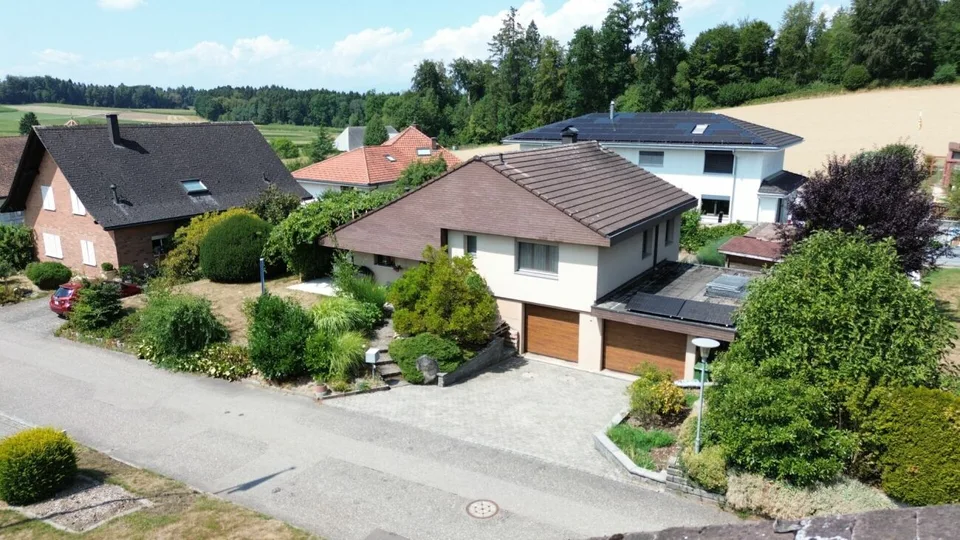 Charmantes 4.5 Zimmer Einfamilienhaus mit liebevoll gestaltetem Garten