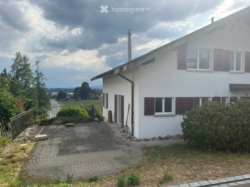 Maison individuelle de 5,5 pièces avec galerie et vue magnifique sur les montagnes et le lac