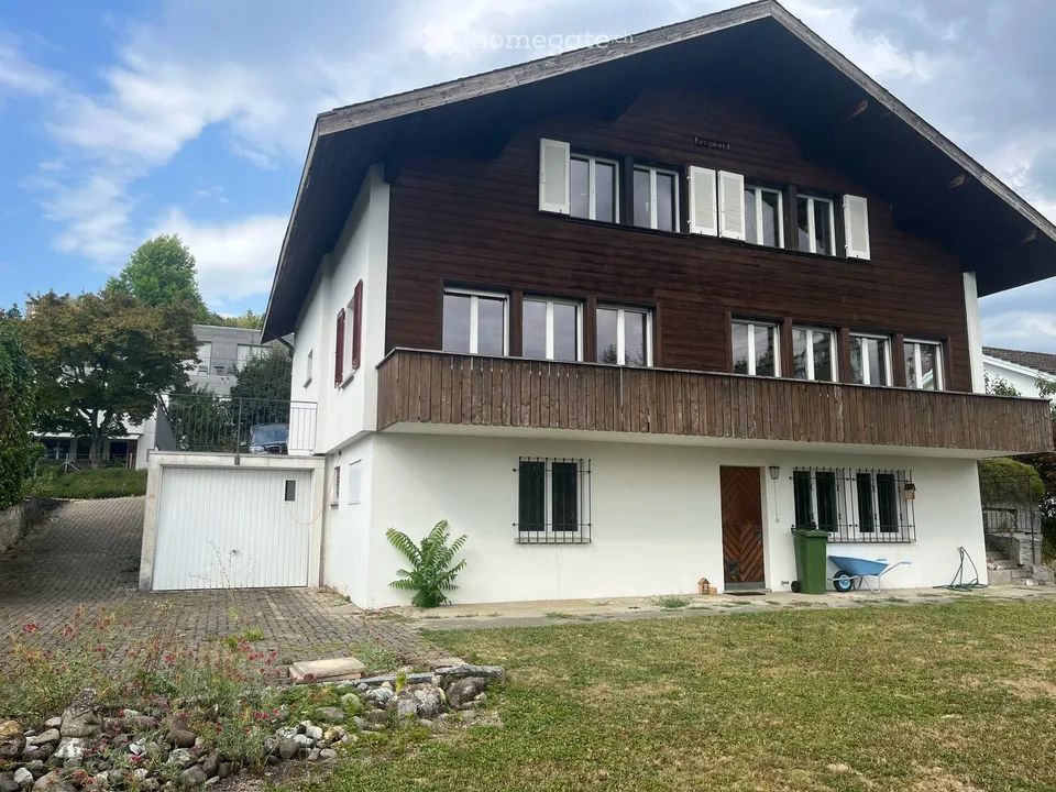 Freistehendes 5.5-Zimmer-Einfamilienhaus mit Galerie und herrlicher Berg- und Seesicht