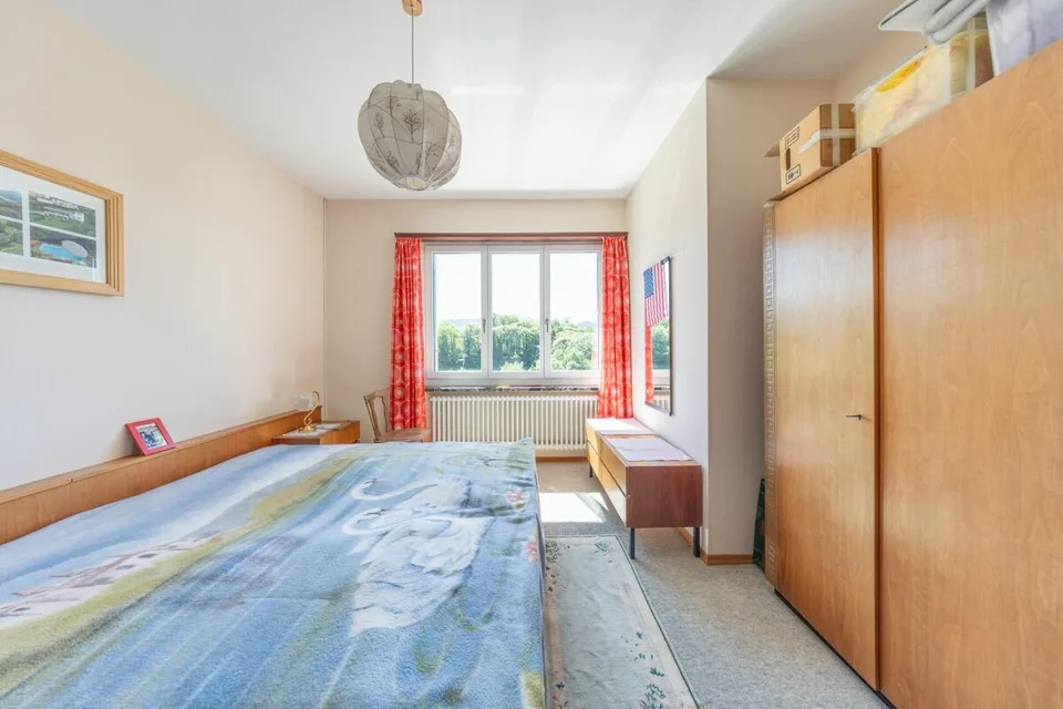 Vaste villa avec trois appartements, piscine et vue dégagée – photo 18 sur 23