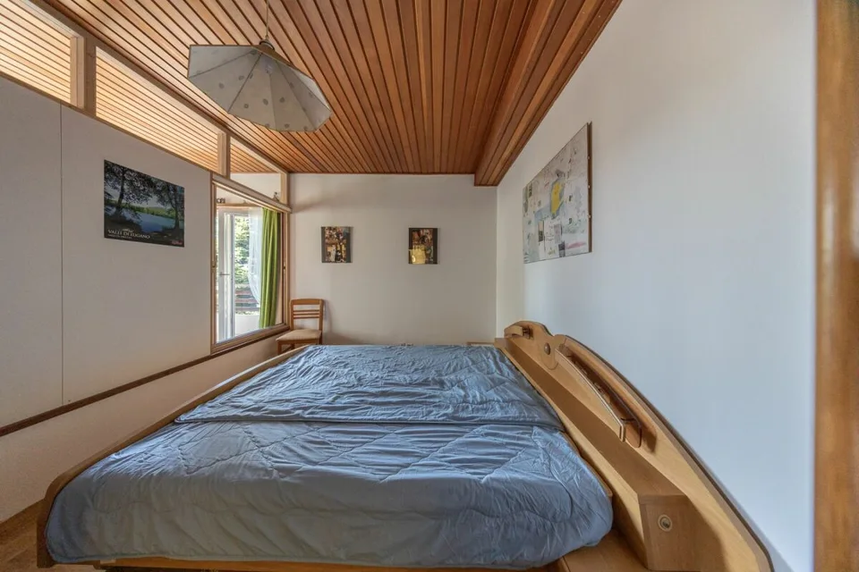 Vaste villa avec trois appartements, piscine et vue dégagée – photo 22 sur 23