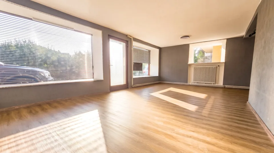 Espace commercial à louer à Teufenthal – fraîchement rénové et disponible immédiatement !