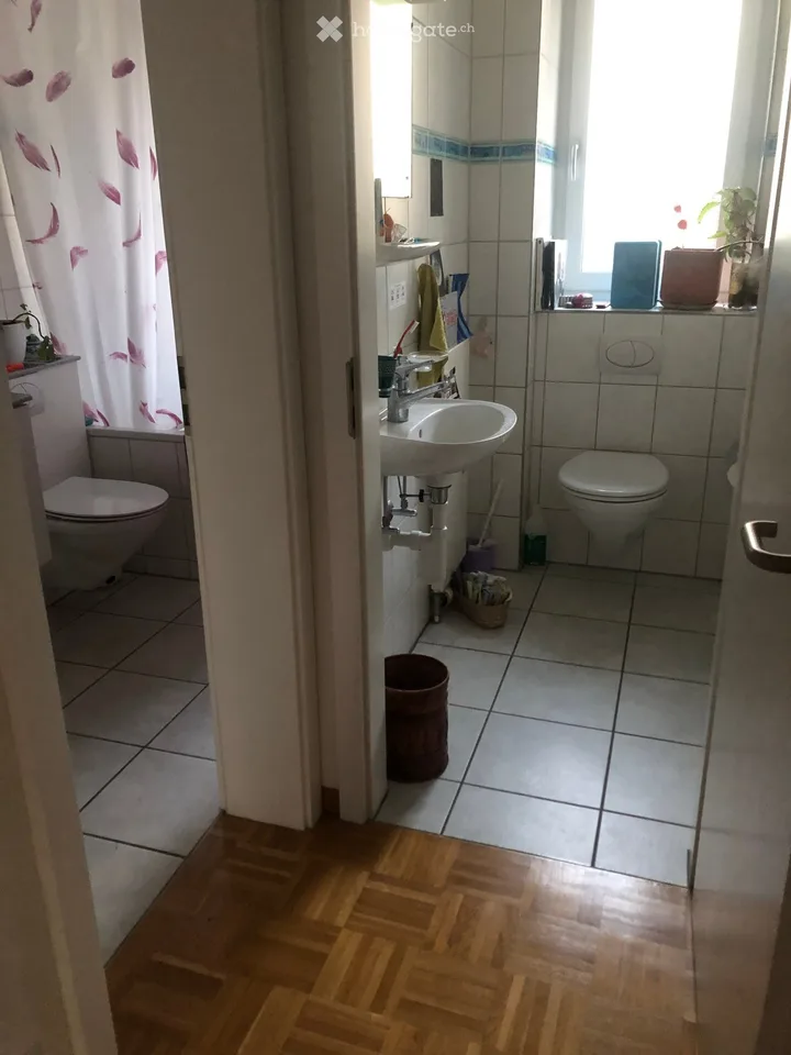Temporary furnished room in a 4-room apartment.
