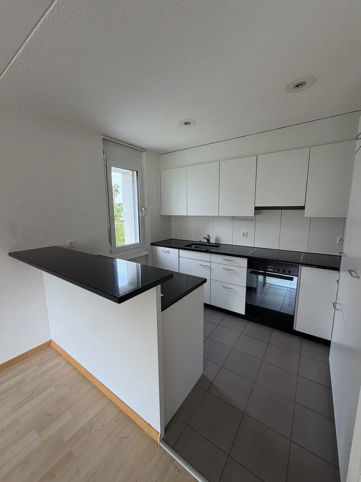 Bright 3.5-room apartment in a quiet location in Niederhasli
