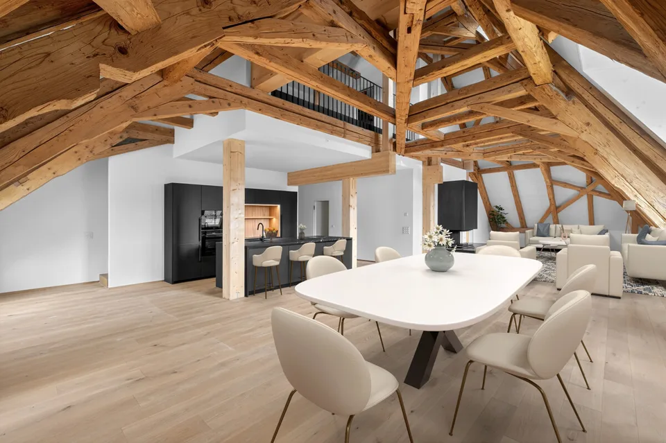 Zizers: Dachmaisonette mit Schlossambiente