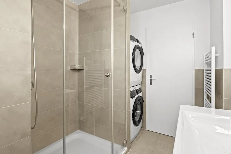 Bright 4-room apartment with balcony for rent