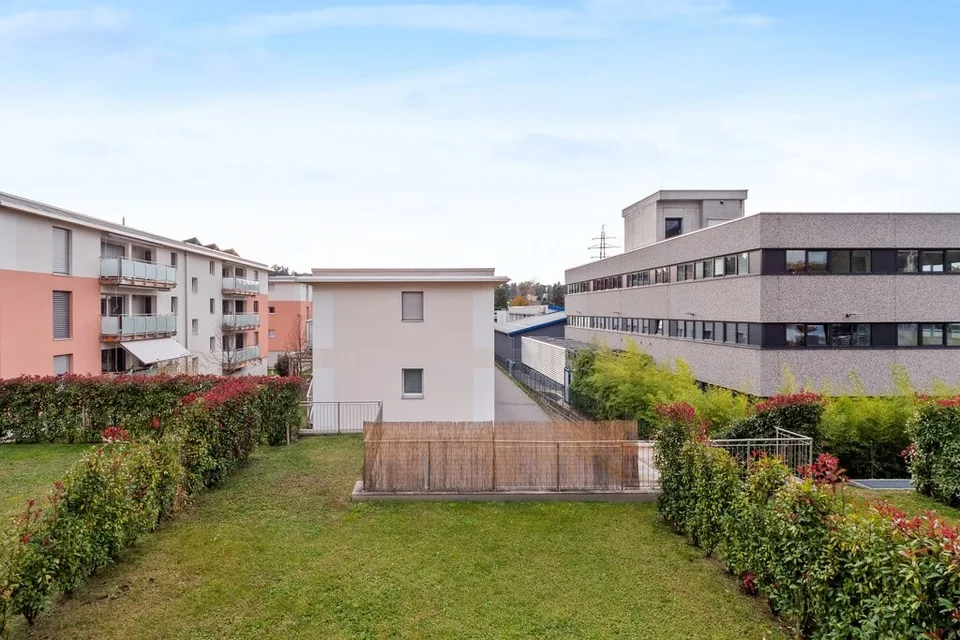 Appartement de 3,5 pièces dans un emplacement stratégique avec jardin – photo 7 sur 8