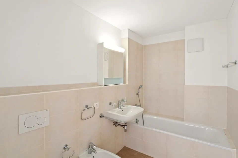 Appartement de 3,5 pièces dans un emplacement stratégique avec jardin – photo 6 sur 8