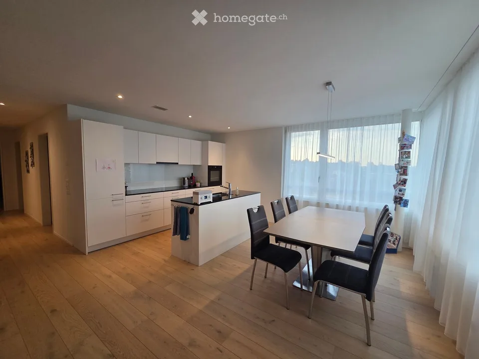Helle 4.5-Zimmer-Wohnung mit Balkon und schöner Aussicht in Merenschwand