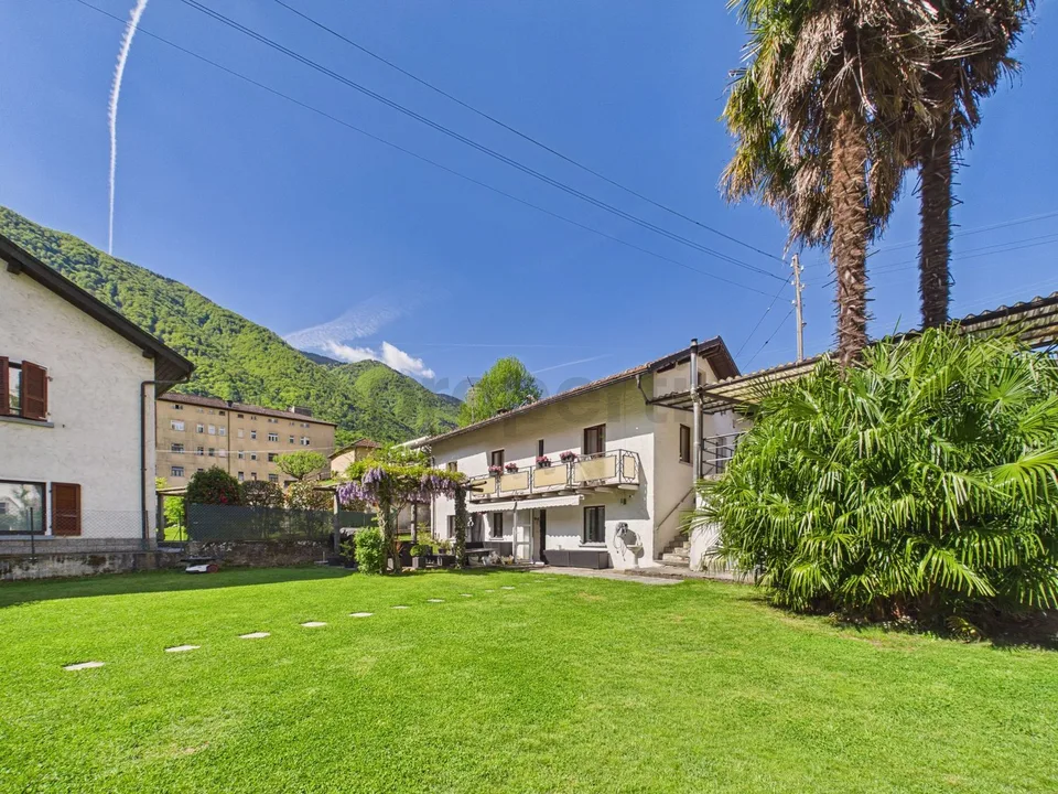 Villetta 4.5 Locali con Piscina a Roveredo GR