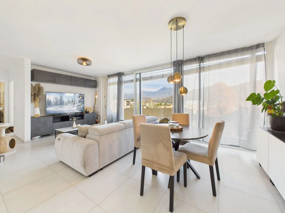 Modern 2.5-room attic flat with large balcony, Agno