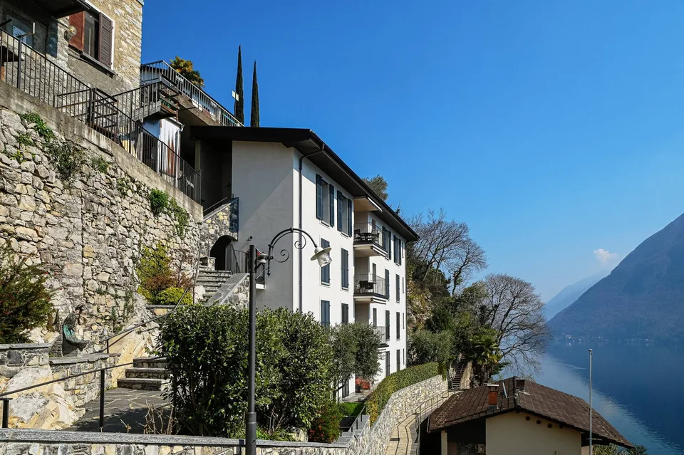 FANTASTICO APPARTAMENTO 3.5 LOCALI  ARREDATO - CON SPLENDIDA VISTA SUL LAGO DI LUGANO