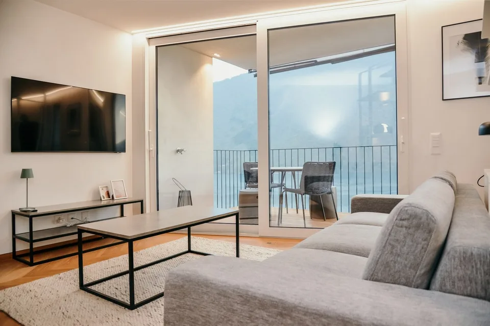 FANTASTIC 3.5-ROOM APARTMENT FURNISHED - WITH SPLENDID VIEW OF LAKE LUGANO