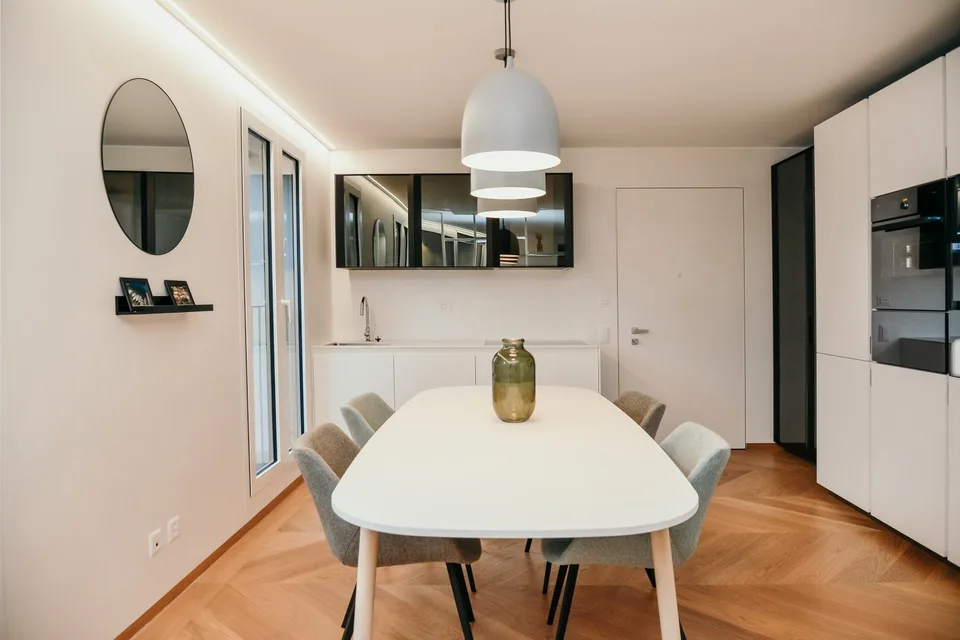 FANTASTIC 3.5-ROOM APARTMENT FURNISHED - WITH SPLENDID VIEW OF LAKE LUGANO