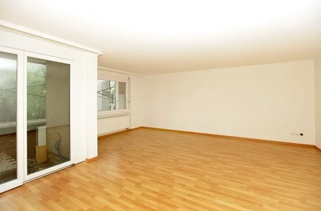 Appartement moderne avec place assise dans le jardin