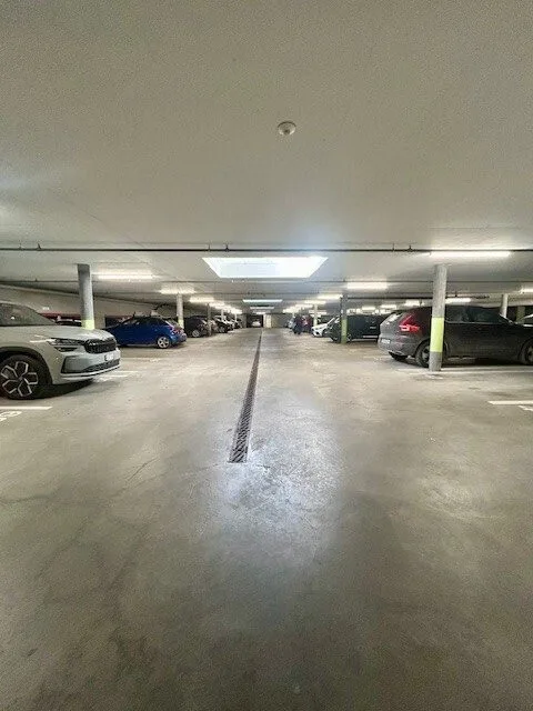 Places de parc intérieures à louer proche de la gare - Sierre