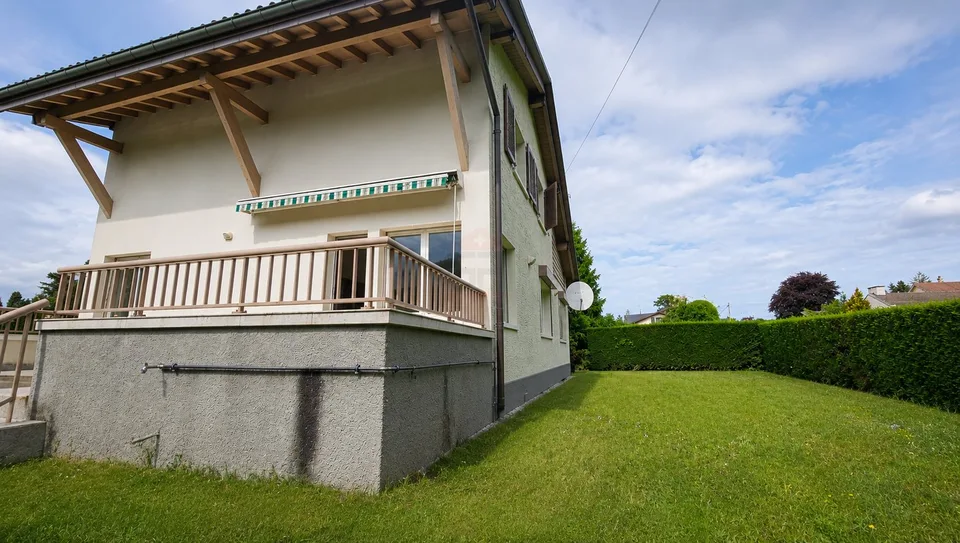 Elegante villa familiare in un ambiente residenziale a Cointrin