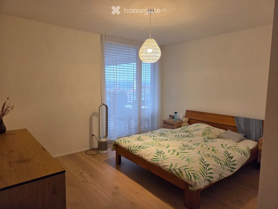 Helle 4.5-Zimmer-Wohnung mit Balkon und schöner Aussicht