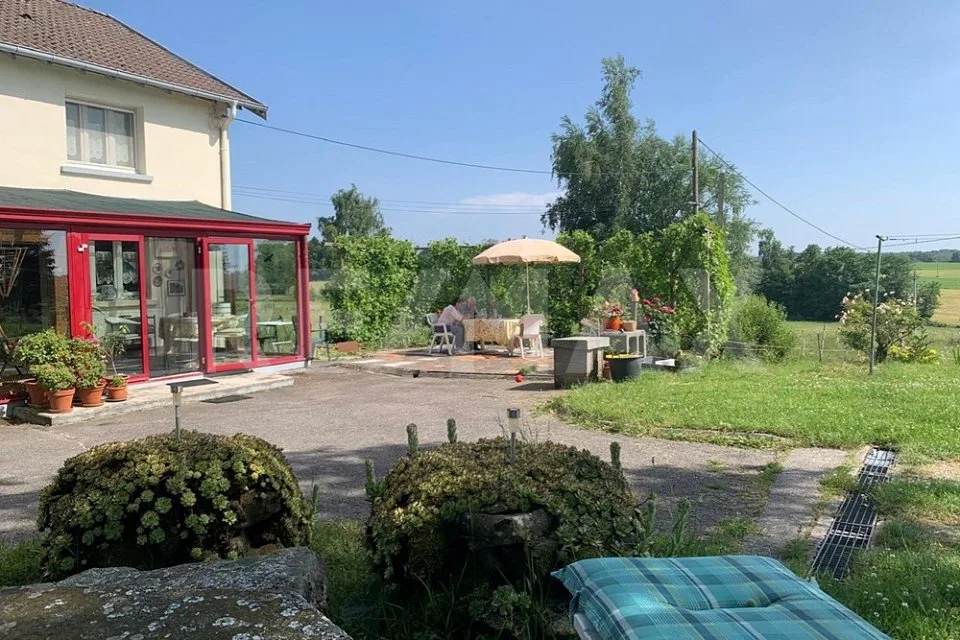 Ferme, exploitation biologique, 130 km de Bâle, qualité de vie parfaite, F-88370 Bellefontaine