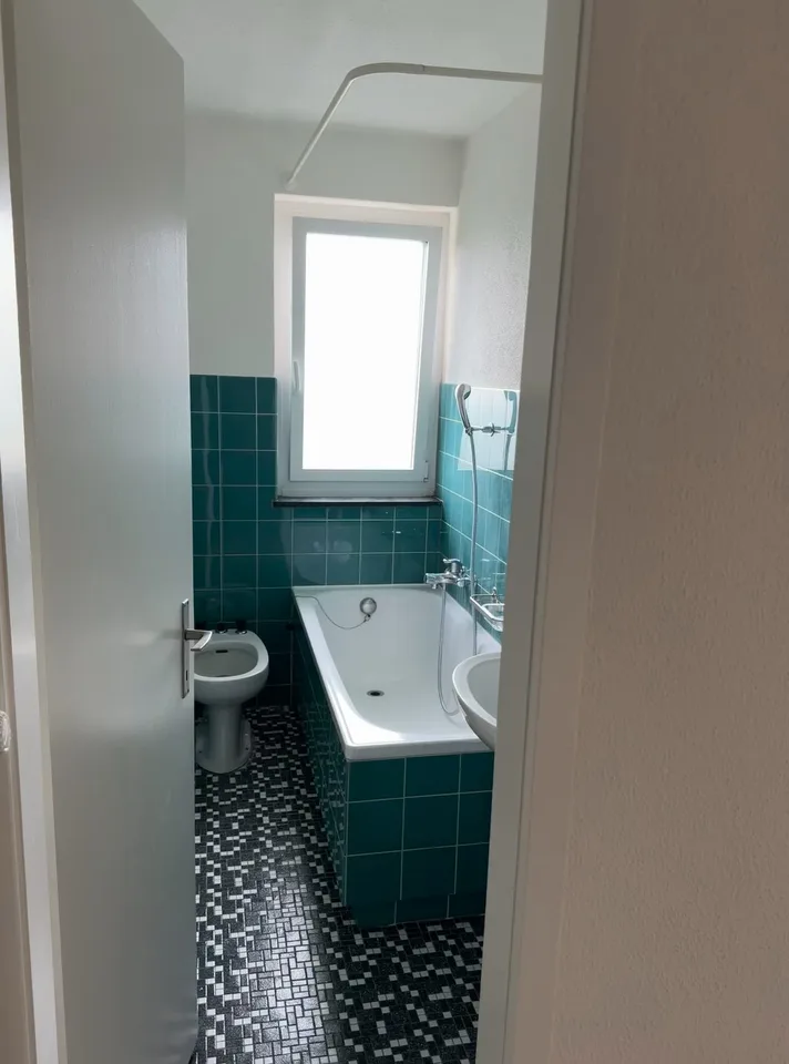 Frisch sanierte, helle und grosse Wohnung in ruhigem Quartier – Foto 8 von 13