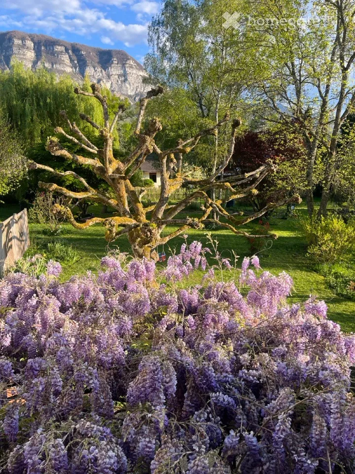 Maison mitoyenne de 7 pièces à Vessy – Espace et nature