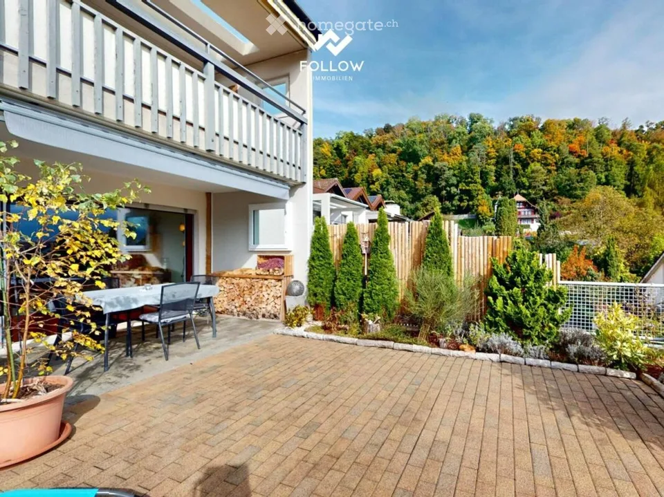 Well-maintained 3.5-room apartment with a view of Lake Thun